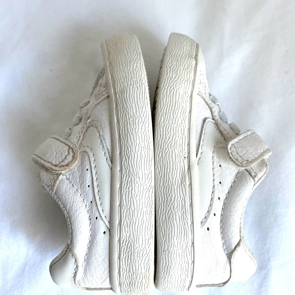 THE CHILDREN’S PLACE Unisex -Child and Toddler Uniform Low Top Sneakers Size 5